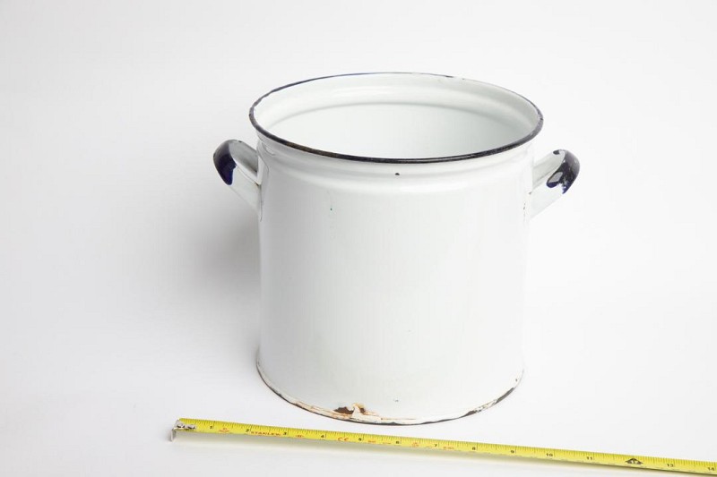 Pot with Handles in Enamel Medium 